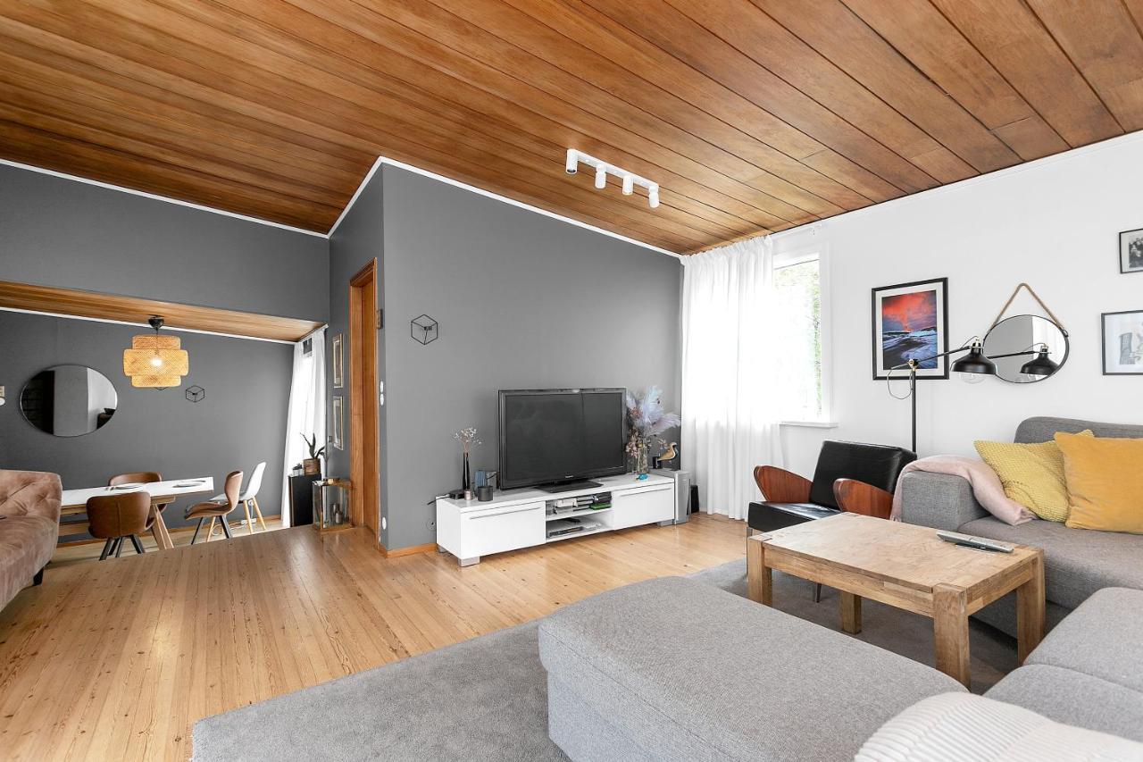 House - Villa With Garden And Hot Tub, 2 Min From Reykjavik Garthabaer エクステリア 写真