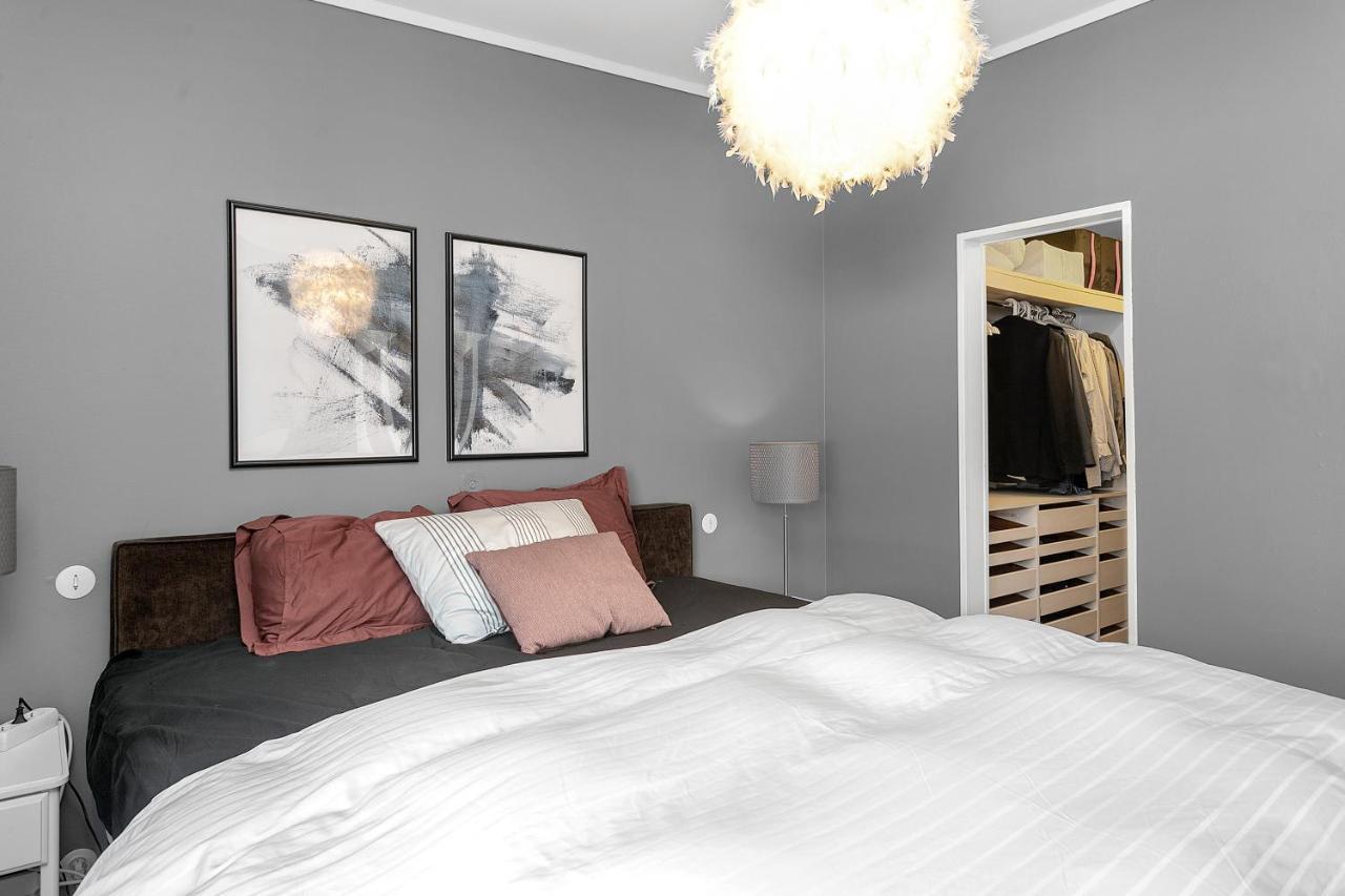 House - Villa With Garden And Hot Tub, 2 Min From Reykjavik Garthabaer エクステリア 写真