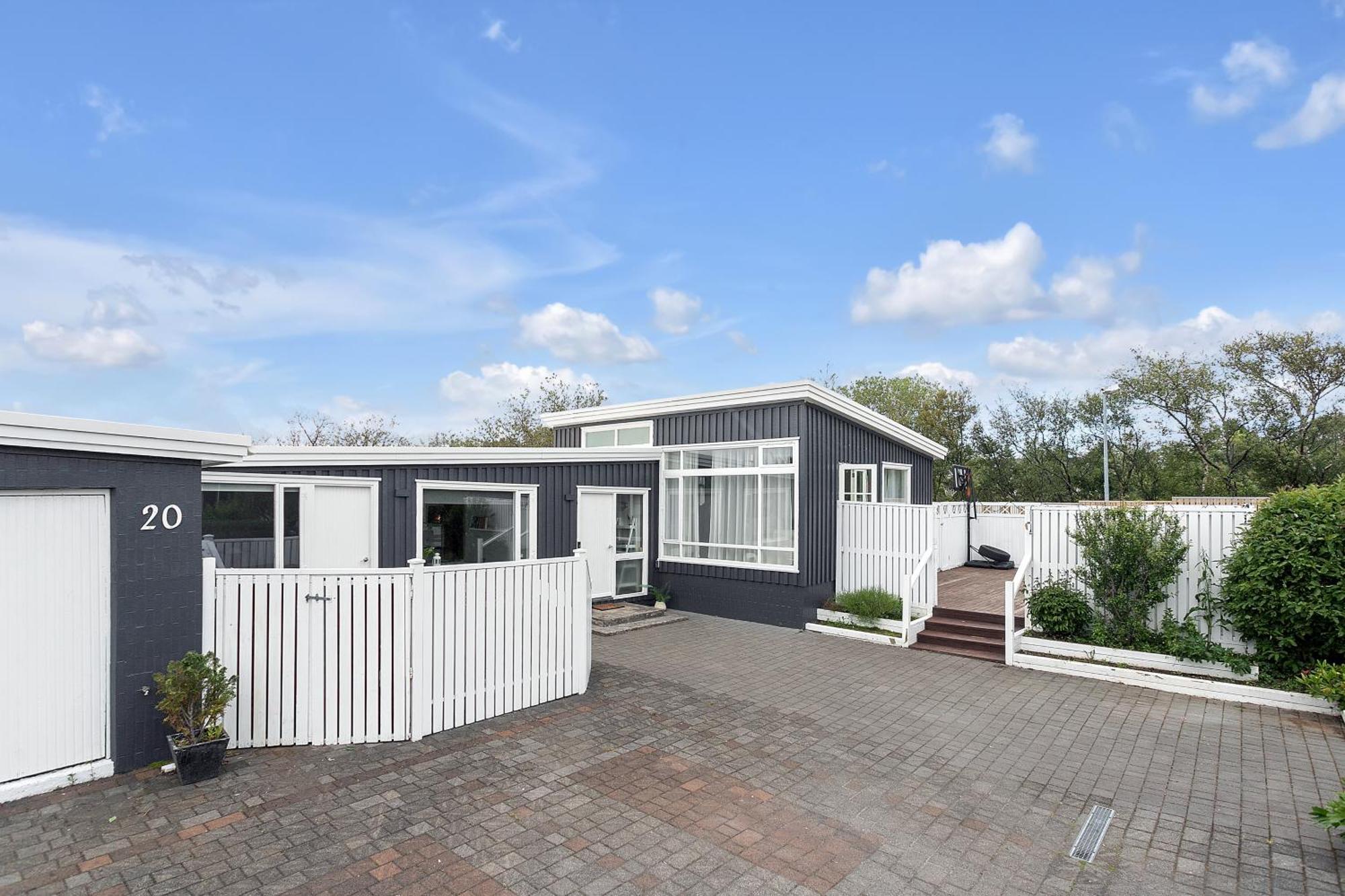 House - Villa With Garden And Hot Tub, 2 Min From Reykjavik Garthabaer エクステリア 写真