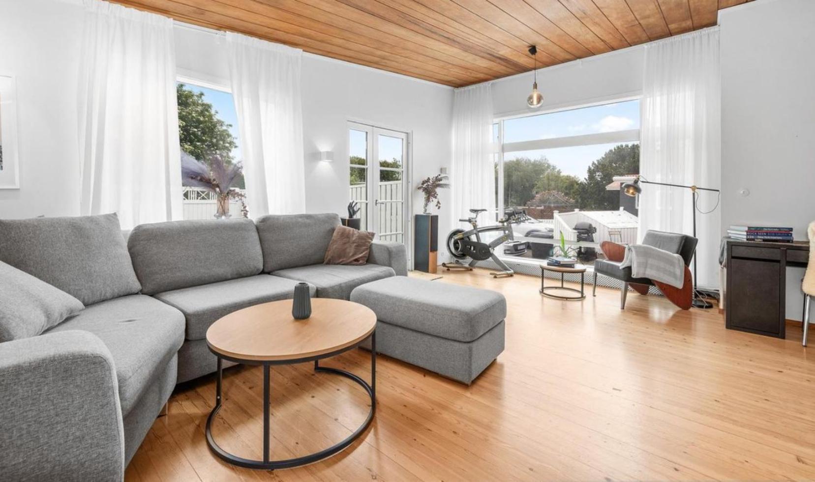 House - Villa With Garden And Hot Tub, 2 Min From Reykjavik Garthabaer エクステリア 写真
