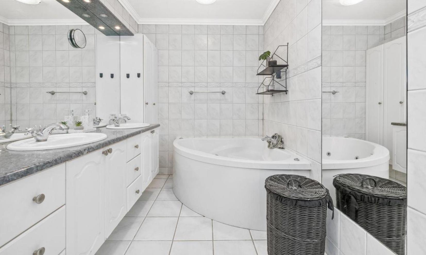 House - Villa With Garden And Hot Tub, 2 Min From Reykjavik Garthabaer エクステリア 写真