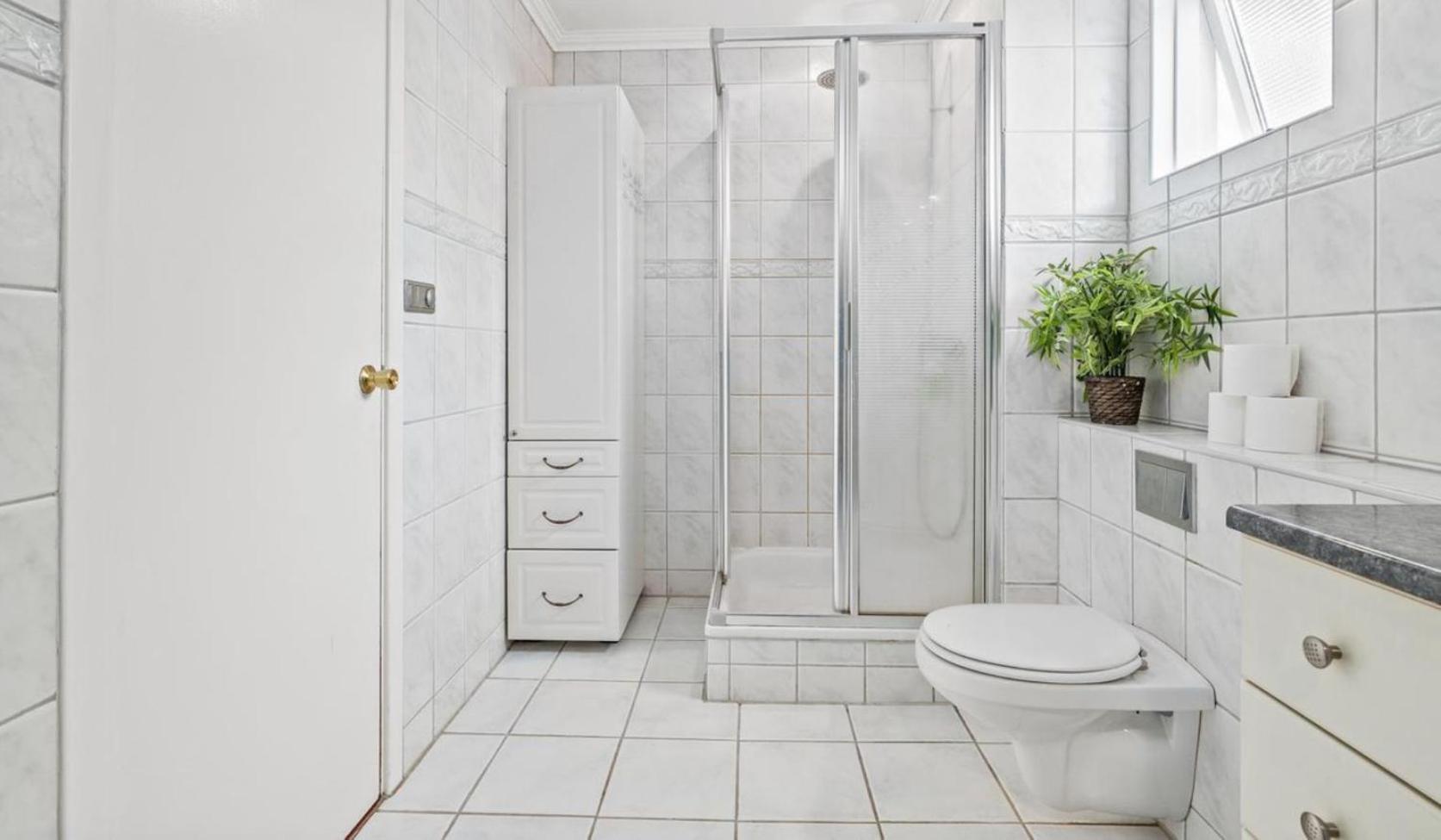 House - Villa With Garden And Hot Tub, 2 Min From Reykjavik Garthabaer エクステリア 写真